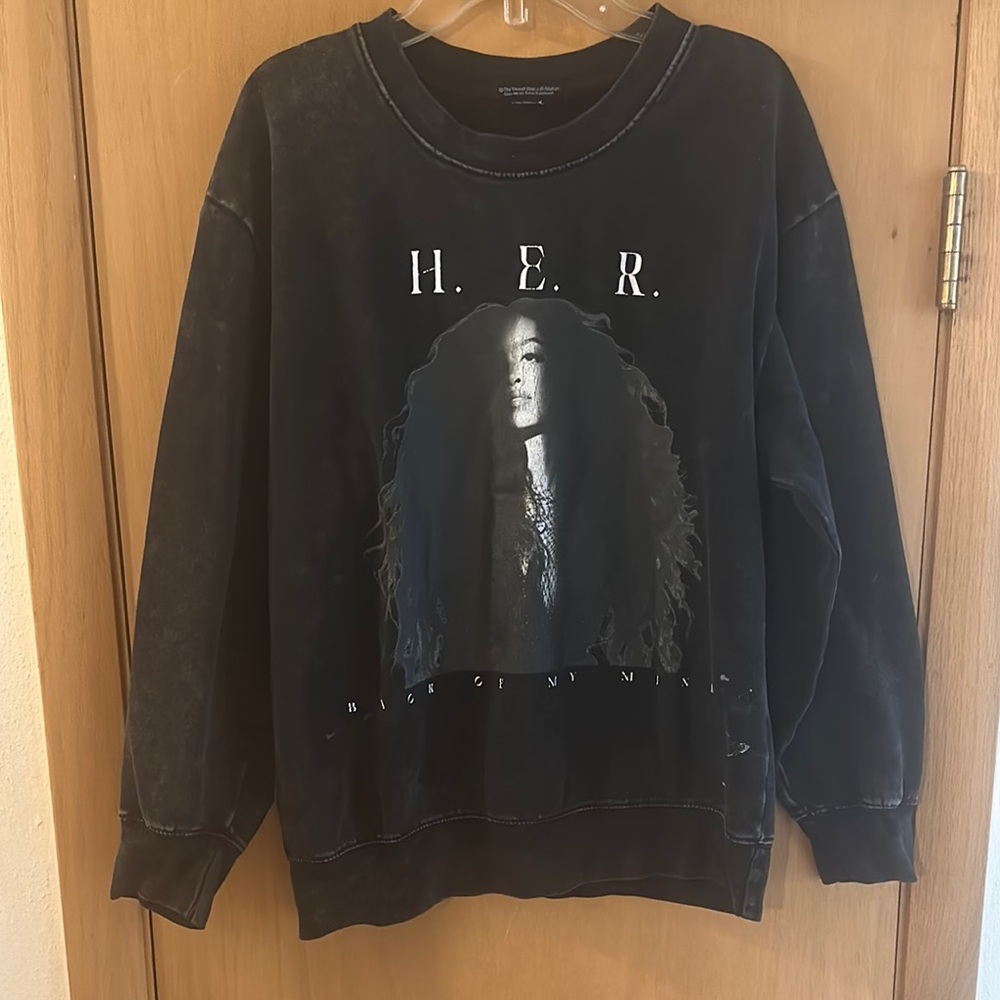 H.E.R. Sony The Thread Shop Crew Neck Sweatshirt Black Size Medium